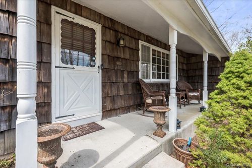 6625 Hortons Ln, Southold, NY, 11971-2415 | Card Image