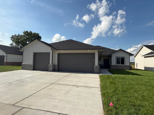 27 W Kingdom Ct, Goddard, KS, 67052 | Card Image
