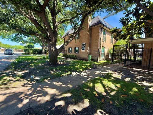 apt-209-7830 Meadow Park Dr, Dallas, TX, 75230-4942 | Card Image