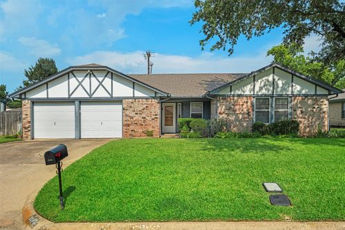 3105 Steeplechase Trl, Arlington, TX, 76016-2320 | Card Image