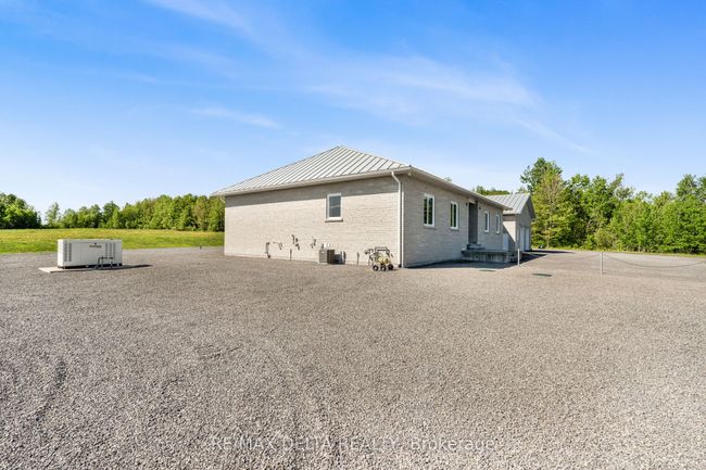 2030 Labonte St, House other with 3 bedrooms, 3 bathrooms and 15 parking in Clarence Creek ON | Image 30