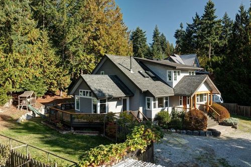 8116 Southwood Rd, Halfmoon Bay, BC, V7Z1A7 | Card Image