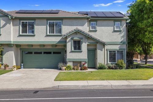 998 E J St, Oakdale, CA, 95361-4083 | Card Image