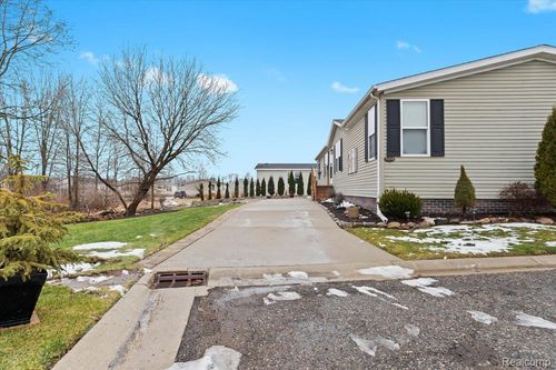 11214 Woodchester Ct, South Lyon, MI, 48178-6639 | Card Image