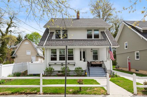 1679 Oak St, North Baldwin, NY, 11510-2409 | Card Image