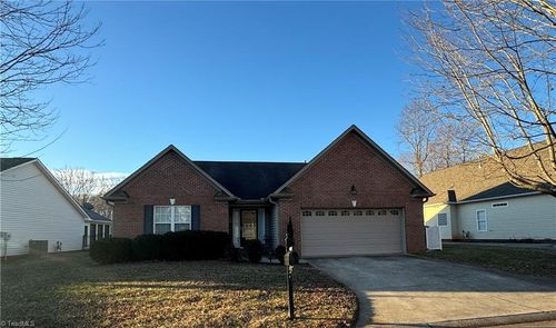 1542 Finwick Dr, Pfafftown, NC, 27040-9040 | Card Image