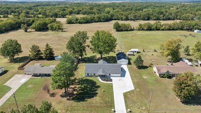 2230 S Elliott Street, House other with 3 bedrooms, 2 bathrooms and null parking in Pryor OK | Image 2