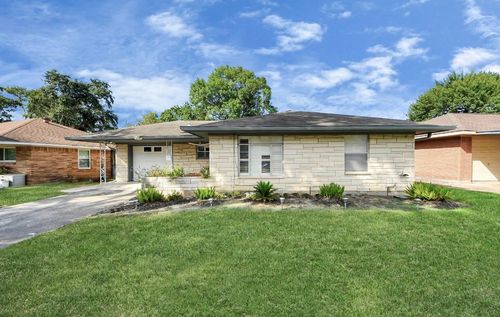 1226 Stonecrest Dr, Houston, TX, 77018-7414 | Card Image