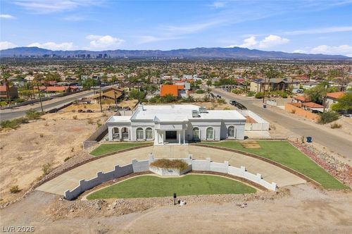 435 Los Feliz St, Las Vegas, NV, 89110-4207 | Card Image