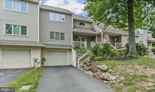 70 Yellowwood Dr, DOWNINGTOWN, PA, 19335-1043 | Card Image