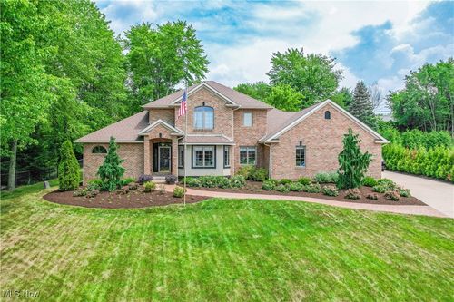2641 Topflite Dr, Akron, OH, 44312-5379 | Card Image