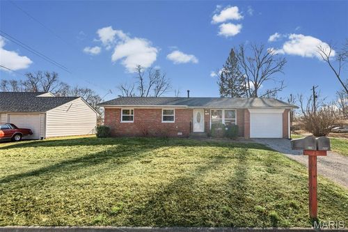 200 Primrose Ln, Fairview Heights, IL, 62208-2443 | Card Image