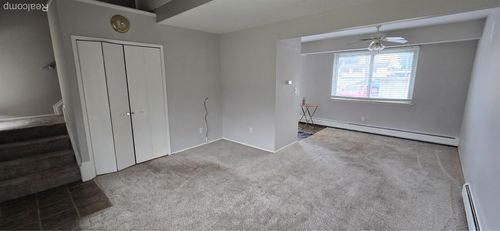 8142 Huntington St, Westland, MI, 48185-2994 | Card Image
