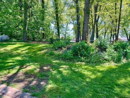 55420 Forest Cove Ct, New Carlisle, IN, 46552-8228 | Card Image