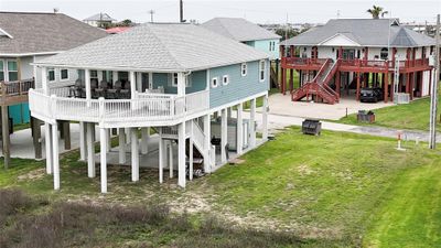 1844 Pompano Lane, House other with 3 bedrooms, 2 bathrooms and null parking in Crystal Beach TX | Image 2