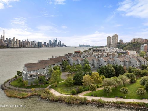 9E Cove Ln N, North Bergen, NJ, 07047-7286 | Card Image