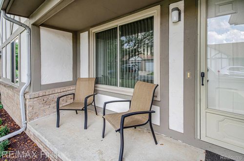 15914 Magnolia Dr S, Clinton Township, MI, 48038-2599 | Card Image