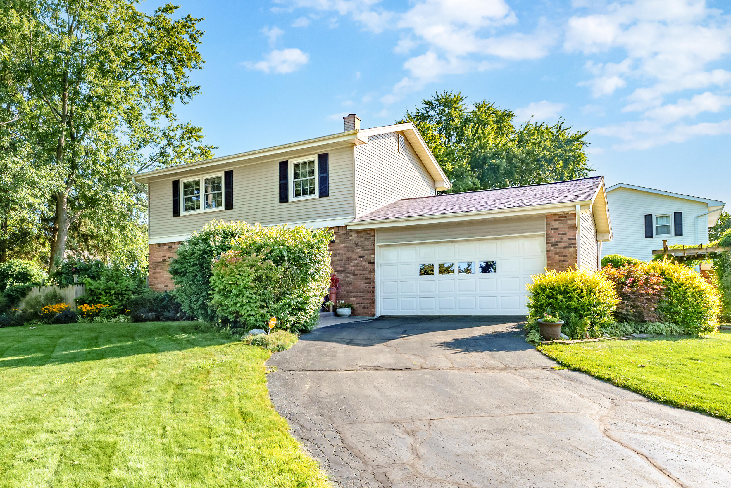 Riverside Dr, Battle Creek, MI 49015