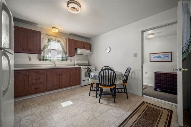 Eat-In Kitchen | Image 5