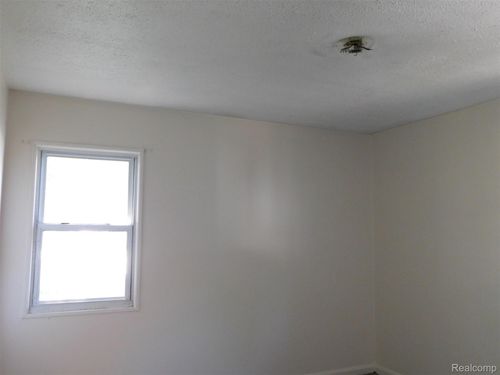 18949 Wall St, Melvindale, MI, 48122-1878 | Card Image