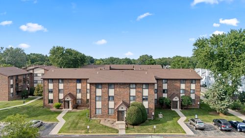 apt-33-423 Berkshire Dr, Crystal Lake, IL, 60014-2802 | Card Image