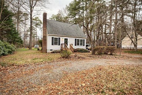6288 Jones Creek Dr, Gloucester, VA, 23061-3426 | Card Image