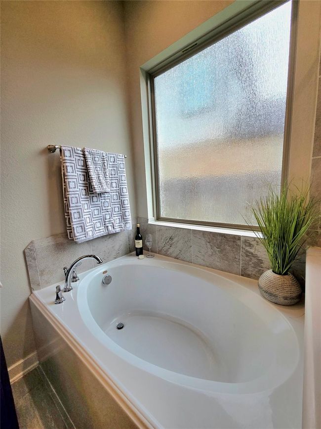 17409 Turtleweed Ln, House other with 3 bedrooms, 2 bathrooms and 2 parking in Conroe TX | Image 17