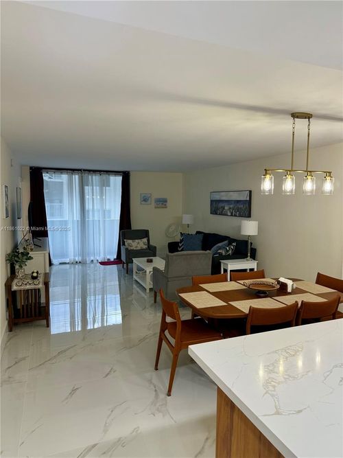 apt-210-2625 Collins Ave, Miami Beach, FL, 33140-4747 | Card Image