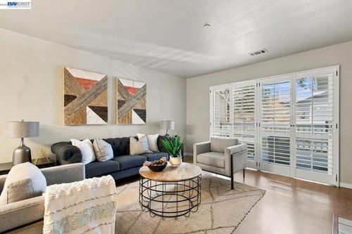 b-2627 Oak Rd, Walnut Creek, CA, 94597-7843 | Card Image