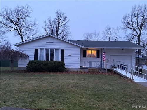 40 Sweetwood Dr N, Amherst, NY, 14228-3419 | Card Image