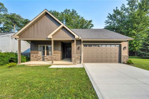 126 Wetmore Ave, Grand River, OH, 44045-8202 | Card Image