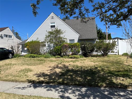 49 Flagstone Ln, Westbury, NY, 11590-6553 | Card Image