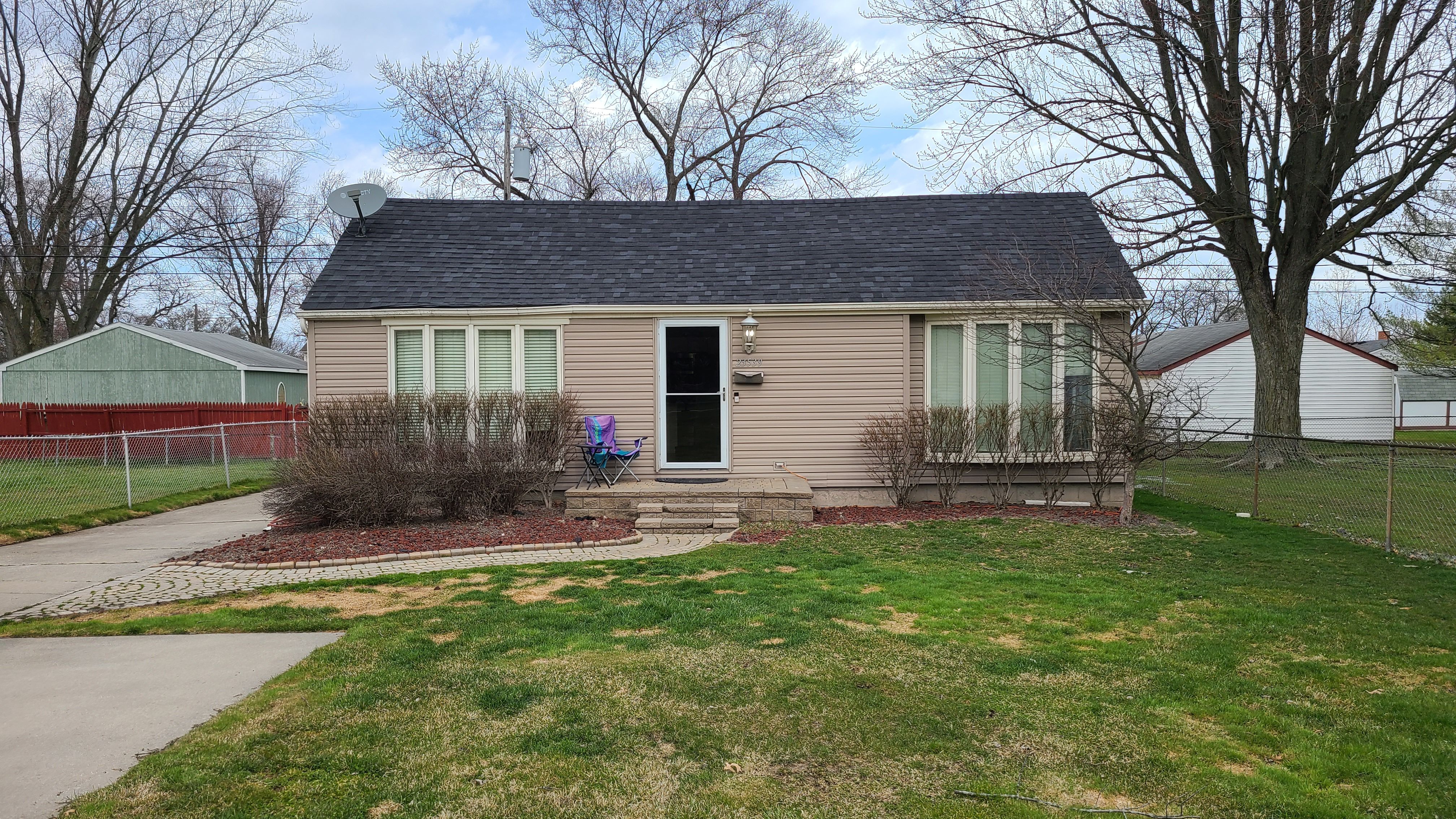 Brookdale Blvd, Saint Clair Shores, MI 48082