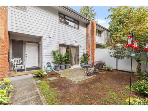 32-1200 Ne Territorial Rd, Canby, OR, 97013-2457 | Card Image