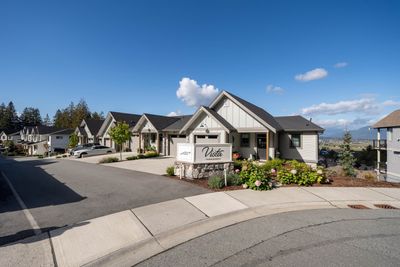 2 - 47203 Vista Pl, Townhouse with 3 bedrooms, 3 bathrooms and 3 parking in Chilliwack BC | Image 1