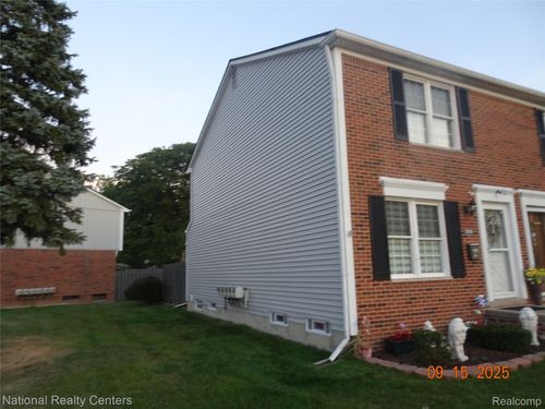 51-36650 Park Place Dr, Sterling Heights, MI, 48310-4223 | Card Image