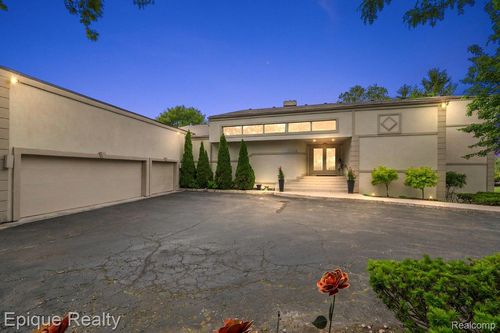 1848 Golf Ridge Dr S, Bloomfield Hills, MI, 48302-1736 | Card Image