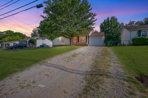 726 Shelton Cir, Clarksville, TN, 37042-7166 | Card Image