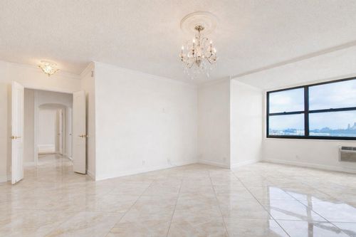 7d-7004 Kennedy Blvd E, Guttenberg, NJ, 07093-5007 | Card Image