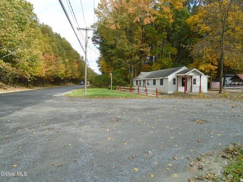 588 Lake Avenue, Saratoga Springs, NY, 12866 | Card Image