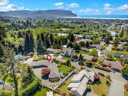 361 Hilltop Dr, Seaside, OR, 97138-7733 | Card Image