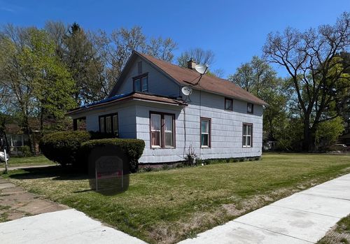 1097 Pearl St, Benton Harbor, MI, 49022-5348 | Card Image