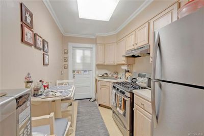 26 GLEN RD FIRST FLOOR RENOVATED KITCHEN | Image 3