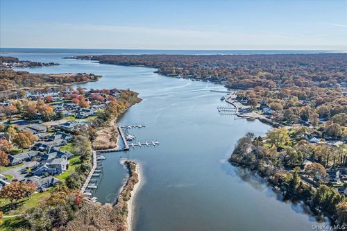 414 Lindsay Ln, Moriches, NY, 11955-1704 | Card Image