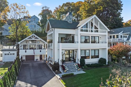521 Adams St, Centerport, NY, 11721-1042 | Card Image