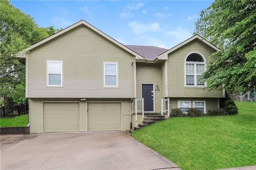 813 Southbrook Pkwy, Kearney, MO, 64060-8766 | Card Image