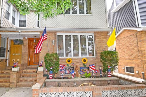 7030 66th Pl, Glendale, NY, 11385-6520 | Card Image