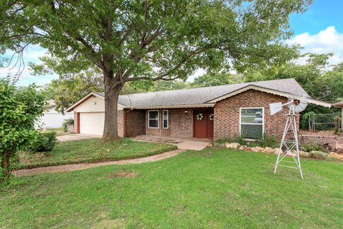 926 Meadowbrook Dr, Grapevine, TX, 76051-3206 | Card Image