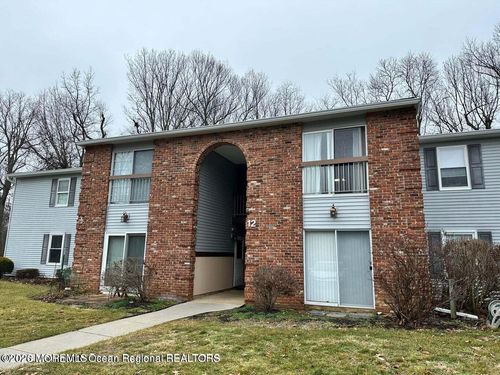 127 Phoenix Ct, Freehold, NJ, 07728-3621 | Card Image