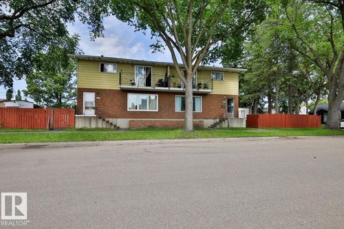 8708 117 Ave Nw, Edmonton, AB, T5B4M1 | Card Image